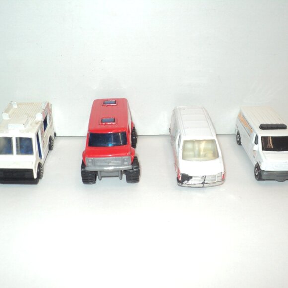 Lot of 4 Vans Scale 1:64 Diecast Vintage Toys Matchbox, Hot Wheels - Picture 2 of 5